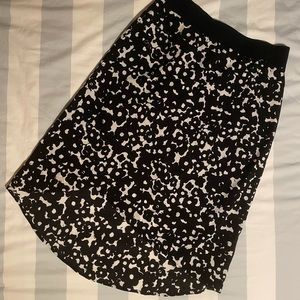 cabi black and white floral print skirt